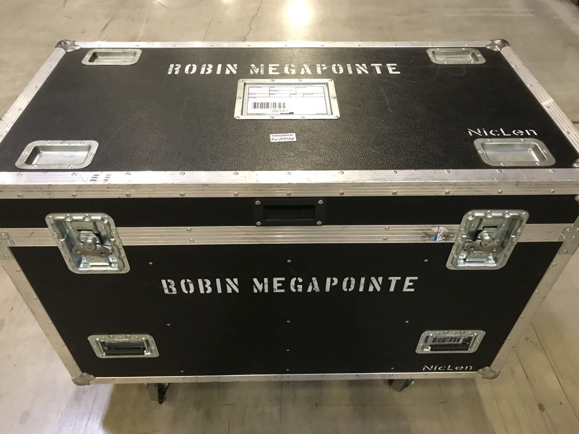 Robe-Robin-MegaPointe-002Il09UE1vpRp5k