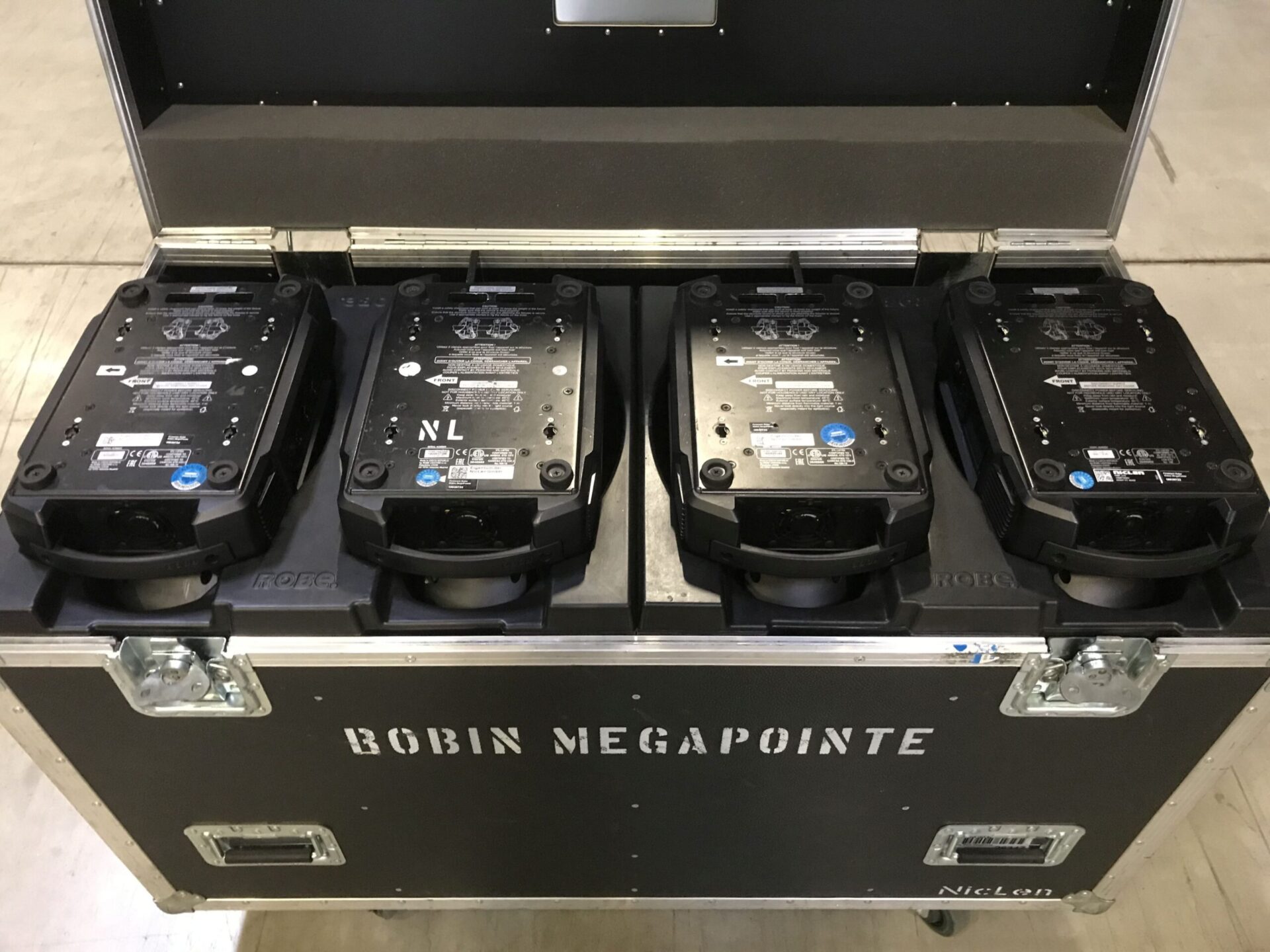 Robe-Robin-MegaPointe-003Khbsmuvou29PA