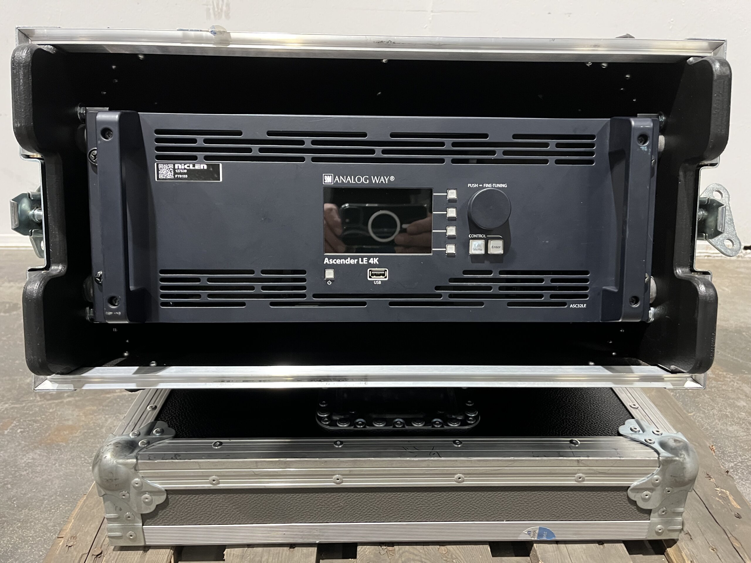 Analog Way® Ascender 32 LE - 4K (Lite Edition)