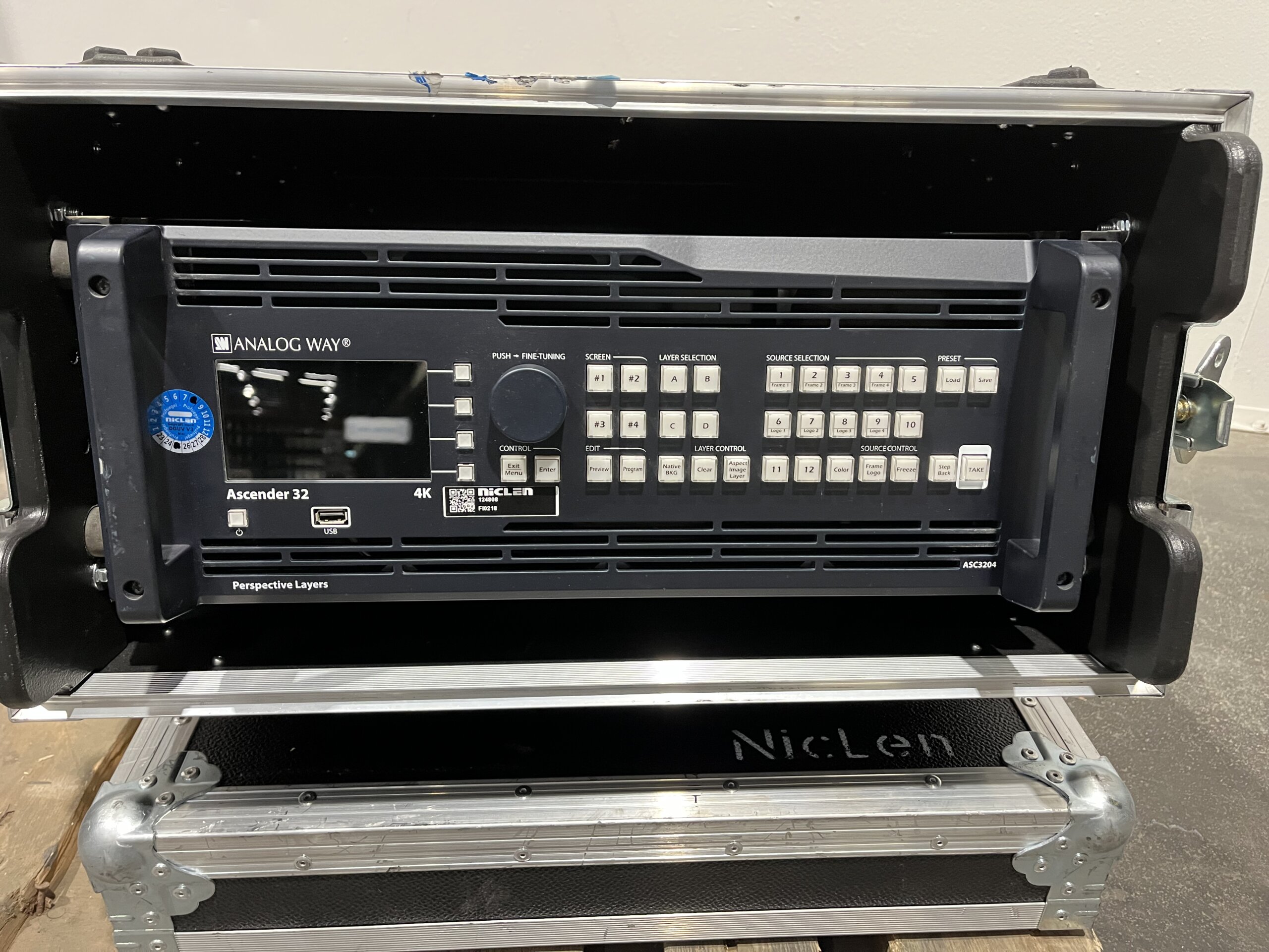 Analog Way® Ascender 32 – 4K PL